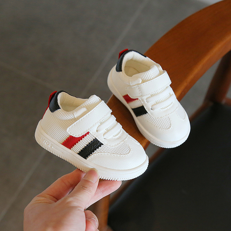 Xiaoxiao 2024 otoño nuevos zapatos blancos Velcro malla transpirable zapatos de bebé antideslizantes de fondo suave zapatos de niño