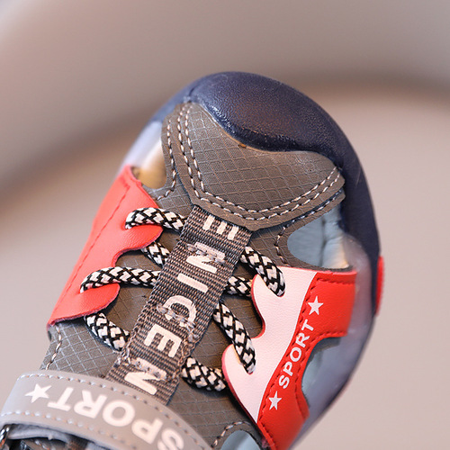 Boys' Shoes  Summer Baotou Sports Sandals Anti-Block Toe Hollow Breathable Baby Beach Shoes Sandals with Lights