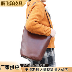 厂家批发通勤单肩斜挎女包 植鞣皮女士水桶包 时尚都市简约单肩包