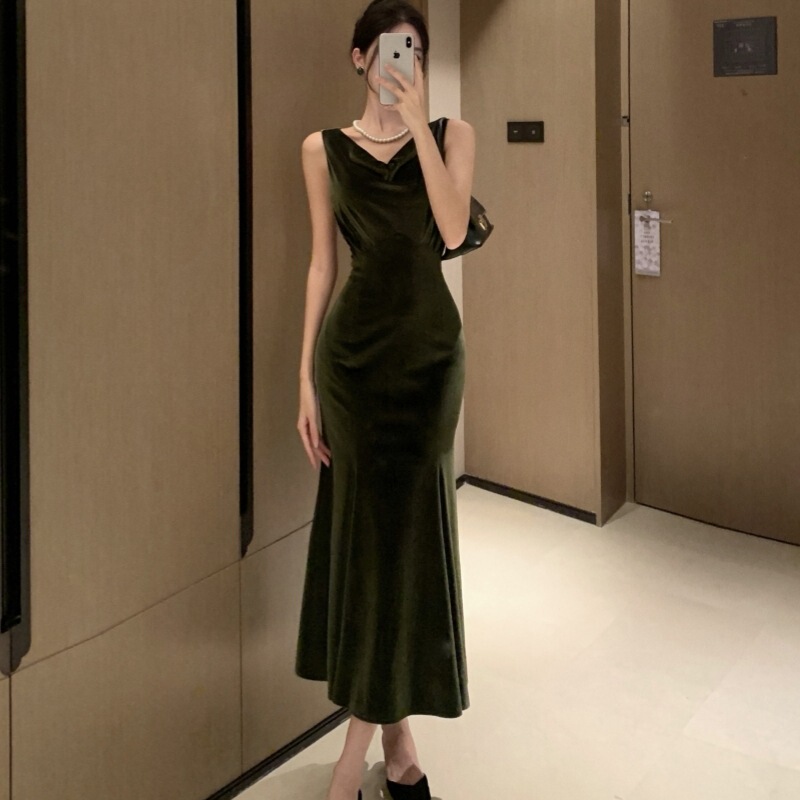 Real Shot of Burning Ruofu, Romantic and Elegant, Feminine Collar, Waist-Cinching Retro Seaweed Green Velvet Dress, Long Skirt