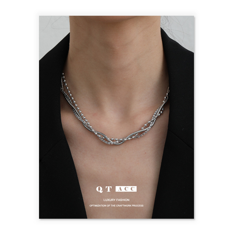 Latón chapado en platino moda europea y americana luz lujo serpiente hueso cadena cuentas redondas tres capas apiladas zircon cadena collar de bobinado para las mujeres