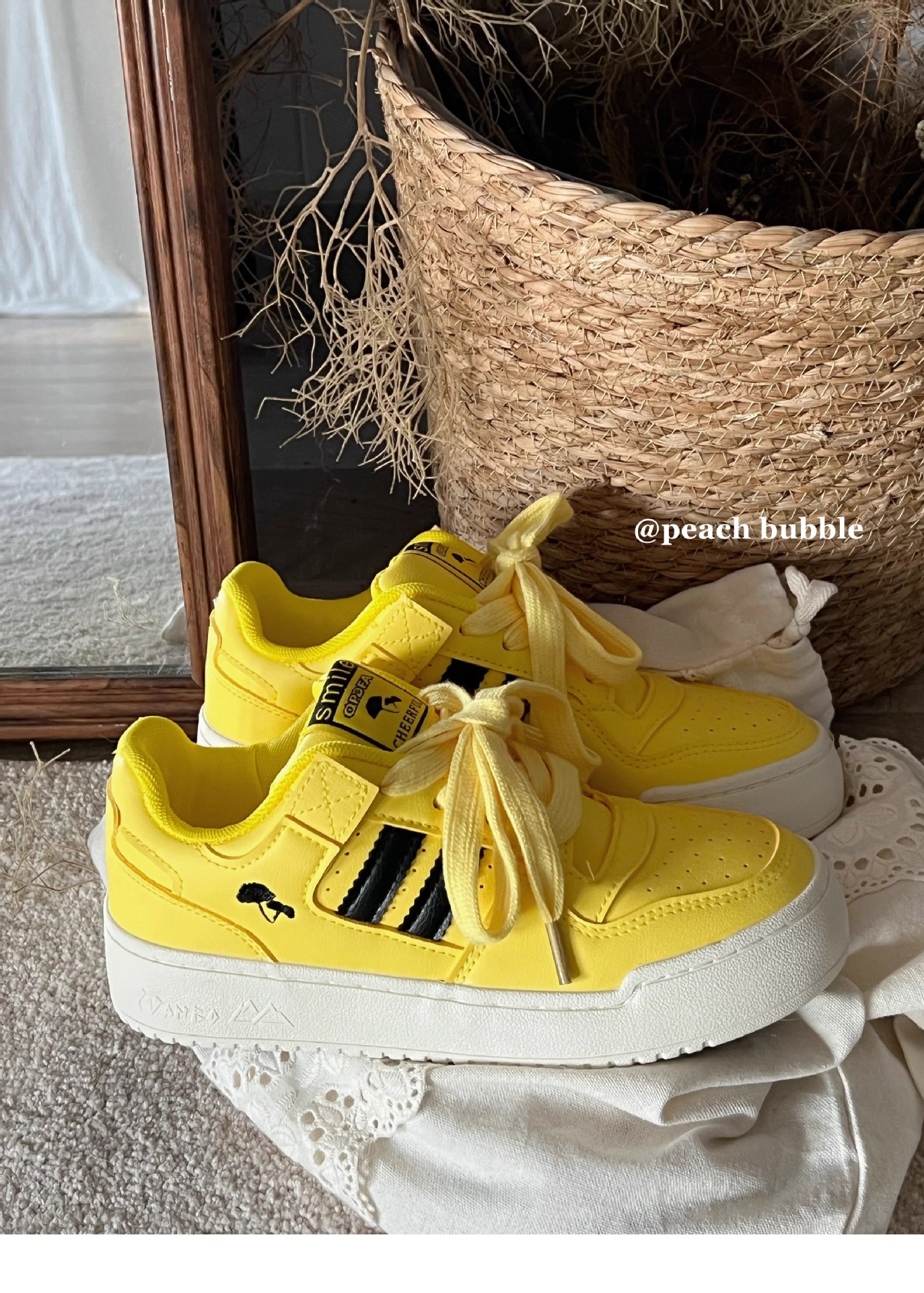 2025 zapatos de skate amarillos gruesos coreanos zapatos de lona variados para mujeres Harajuku Gangfeng nicho de diseño de zapatos de nicho de mujer