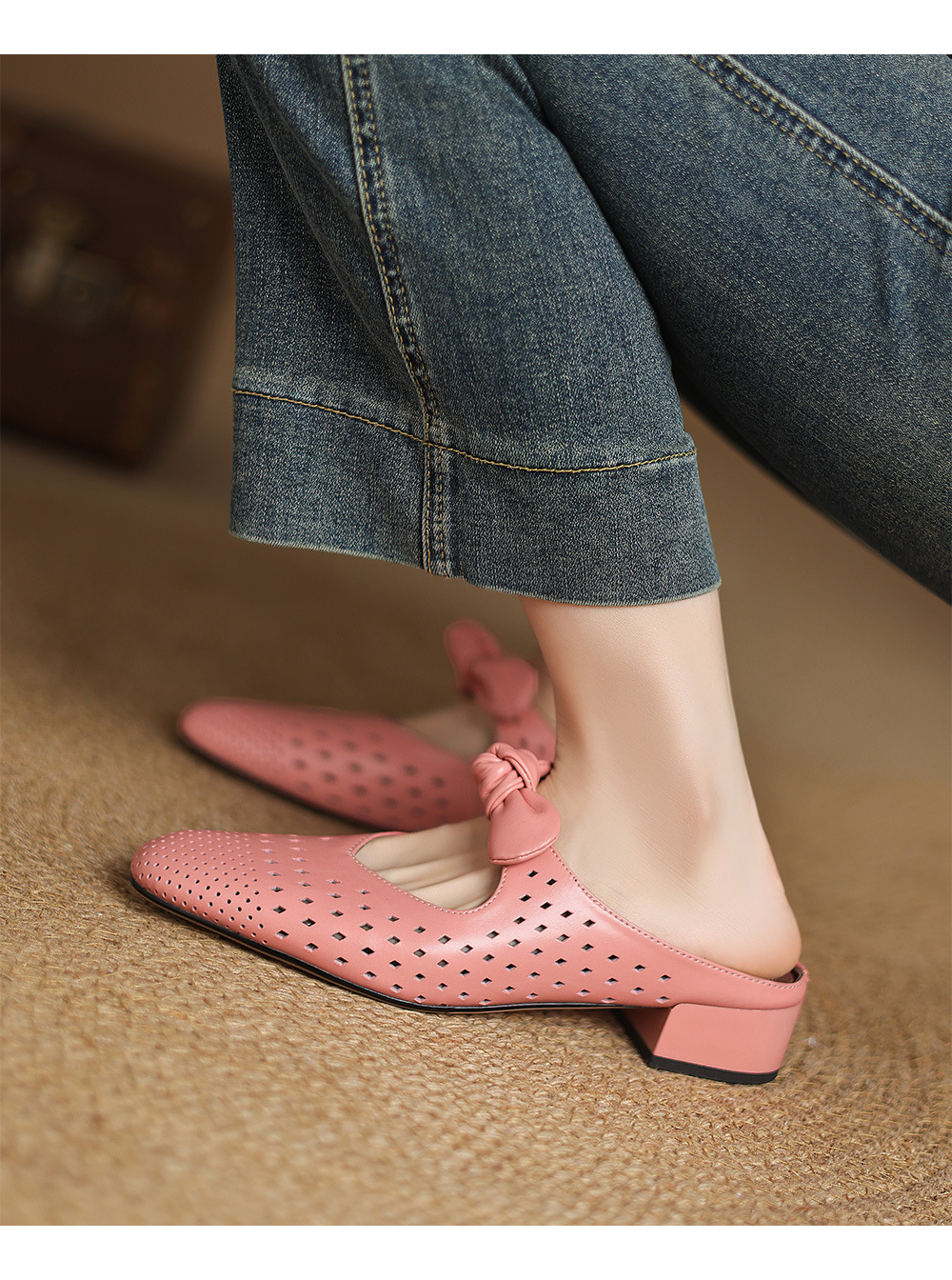 Dép sandal nữ da bò đục lỗ mũi kín quai hậu gót thấp — Màu hồng chi tiết 12