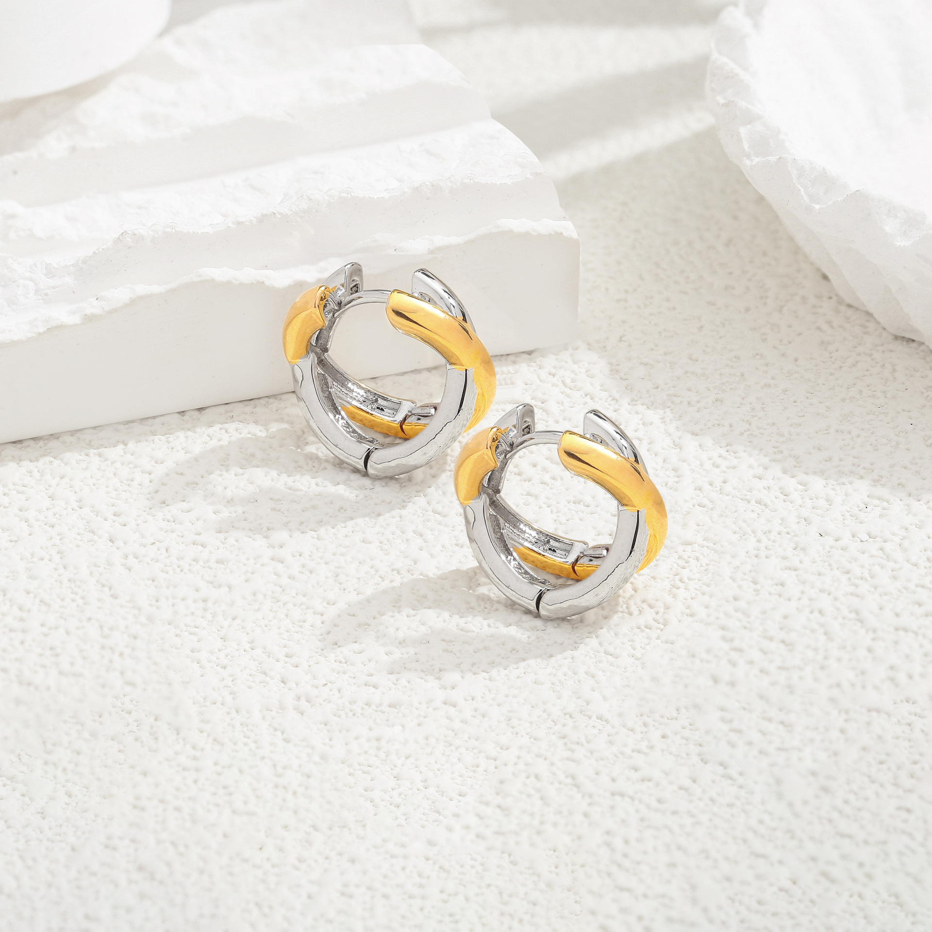 cross-colored-two-color-earrings-are-a-niche-minimalist-versatile-and-retro-accessory-that-exudes-a-sense-of-sophistication-for-women