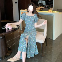 法式方领泡泡袖碎花连衣裙女夏季气质名媛雪纺收腰开叉长裙