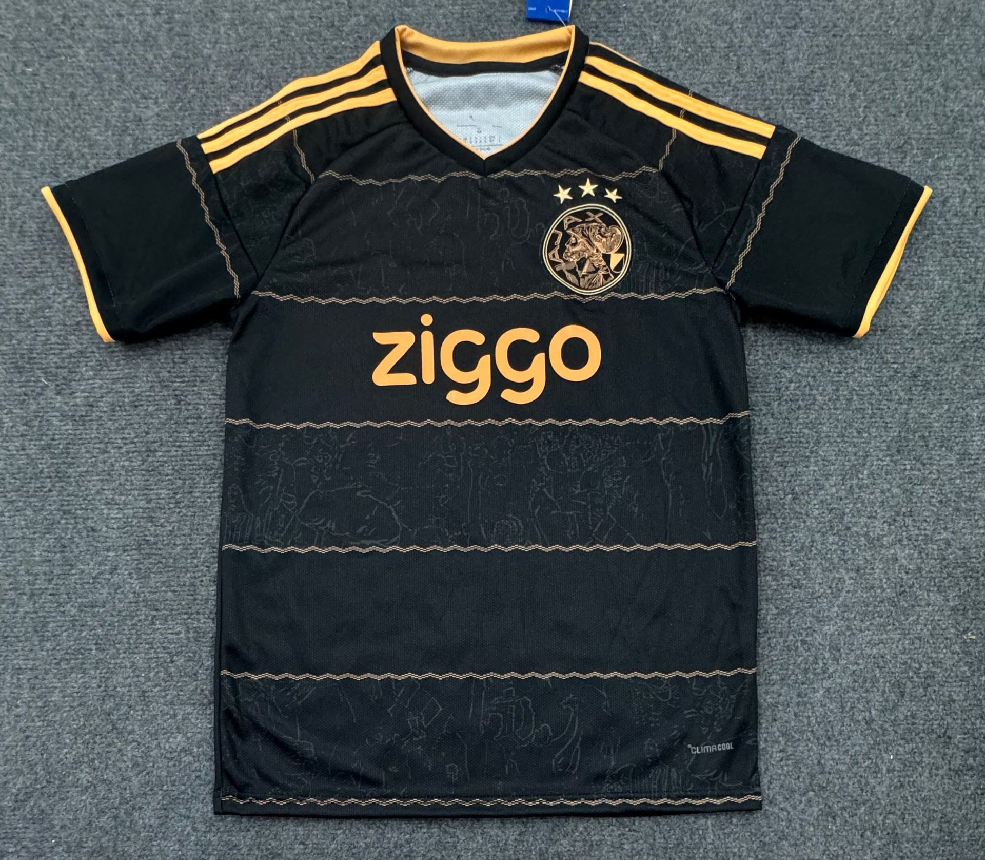 Al por mayor 2627 misceláneos Inter Real Madrid Manchester United uniformes de entrenamiento flamenco con el mismo número de impresión de un agente