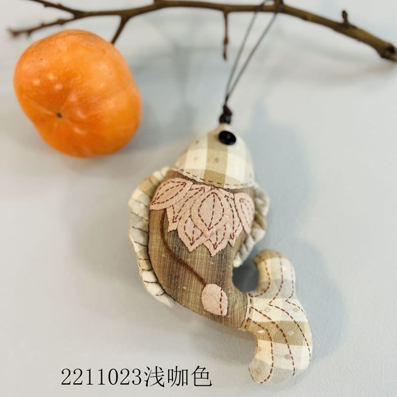 Año nuevo hecho a mano diy patchwork creativo colgante de pescado lu material de bordado paquete regalo de año nuevo decoración del coche pequeño colgante de la bolsa de pescado