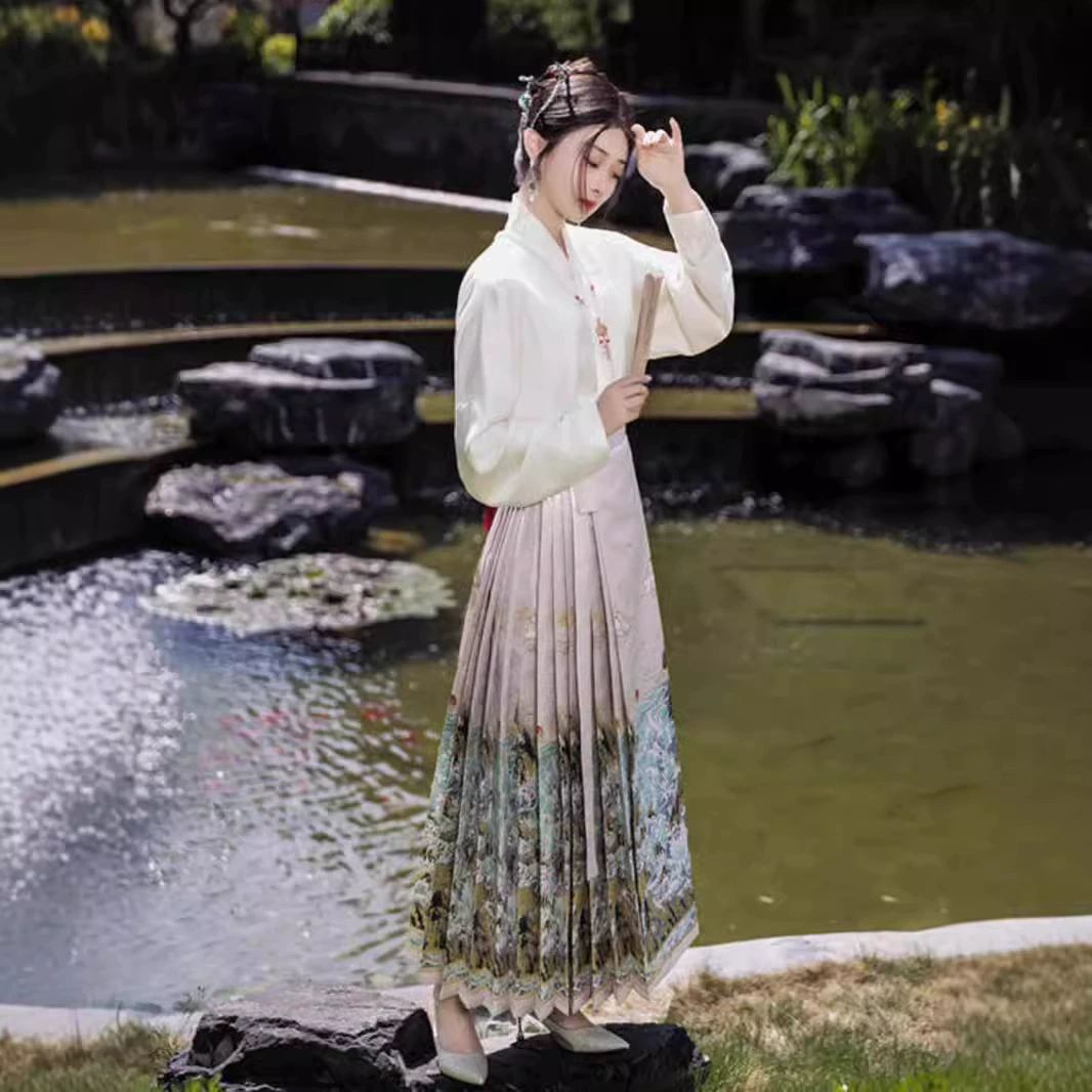 Новая китайская оригинальная юбка с конским лапшой [Haina Baichuan] Ткацкая золотая юбка с конским лапшой может носить новый китайский костюм 2024