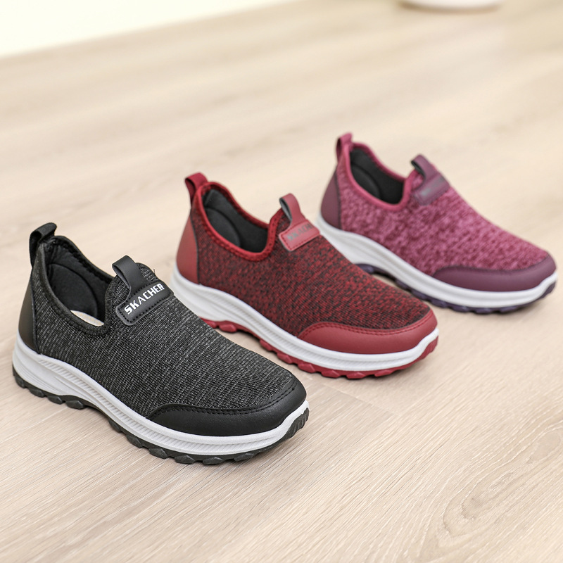 Zapatos de tela viejos de Beijing para hombres y mujeres zapatos de ajenjo para parejas casual suela suave transpirable y cómodo zapatos de papá de mediana edad y ancianos zapatos individuales