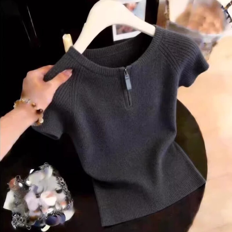 Gray Half-Zip Short-Sleeve Knit Top for Women, Summer New Design, Slim Fit, Flattering, Regular Shoulder T-Shirt, Base Layer Top