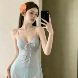 韩系少女连体裙式泳衣女保守性感小胸聚拢吊带浅绿格纹显白泡温泉