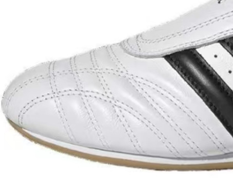 Training shoes white without laces