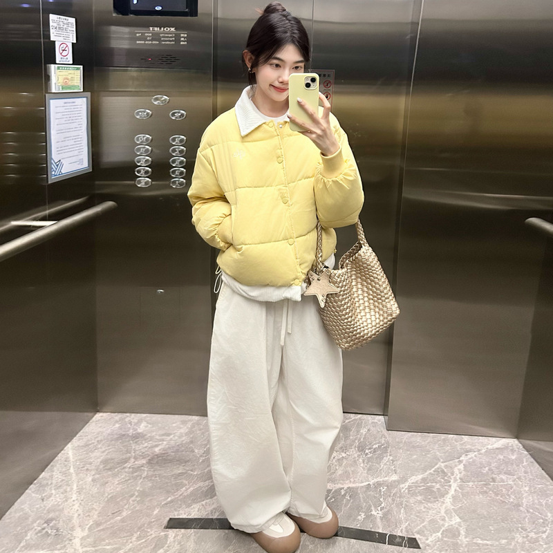 Corea del Sur en invierno de 2025 nuevo tipo de ropa de algodón de pluma de mujer pequeña corta engrosada calentamiento falso de dos piezas chaqueta de algodón image 3