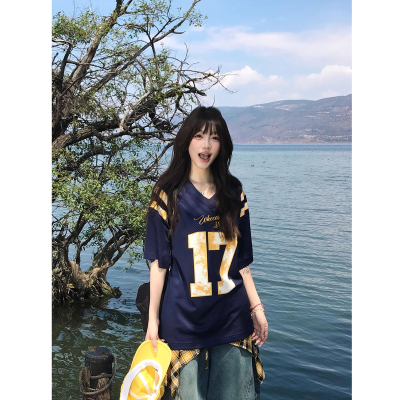 アメリカンレトロハイストリート V ネック半袖 Tシャツ女性のための夏 2025 新しいオーバーサイズカジュアルスポーツカップルトップトレンディ|undefined