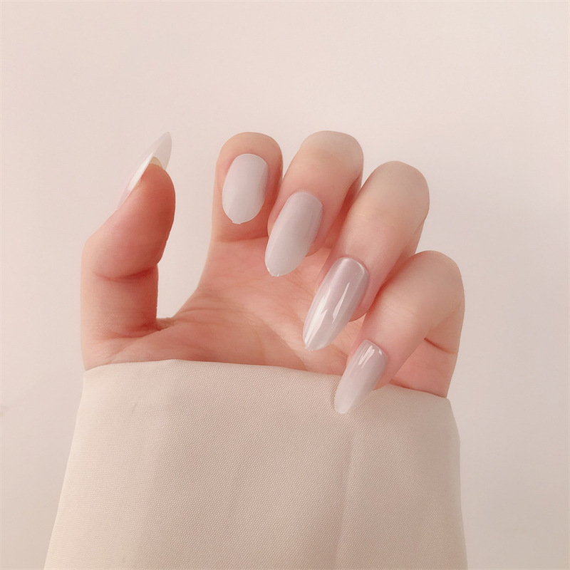 Red de celebridades con uñas hechas a mano, lentejuelas negras, color sólido, sensación de alta calidad, vestido blanco, nail art, parche de uñas terminado al por mayor