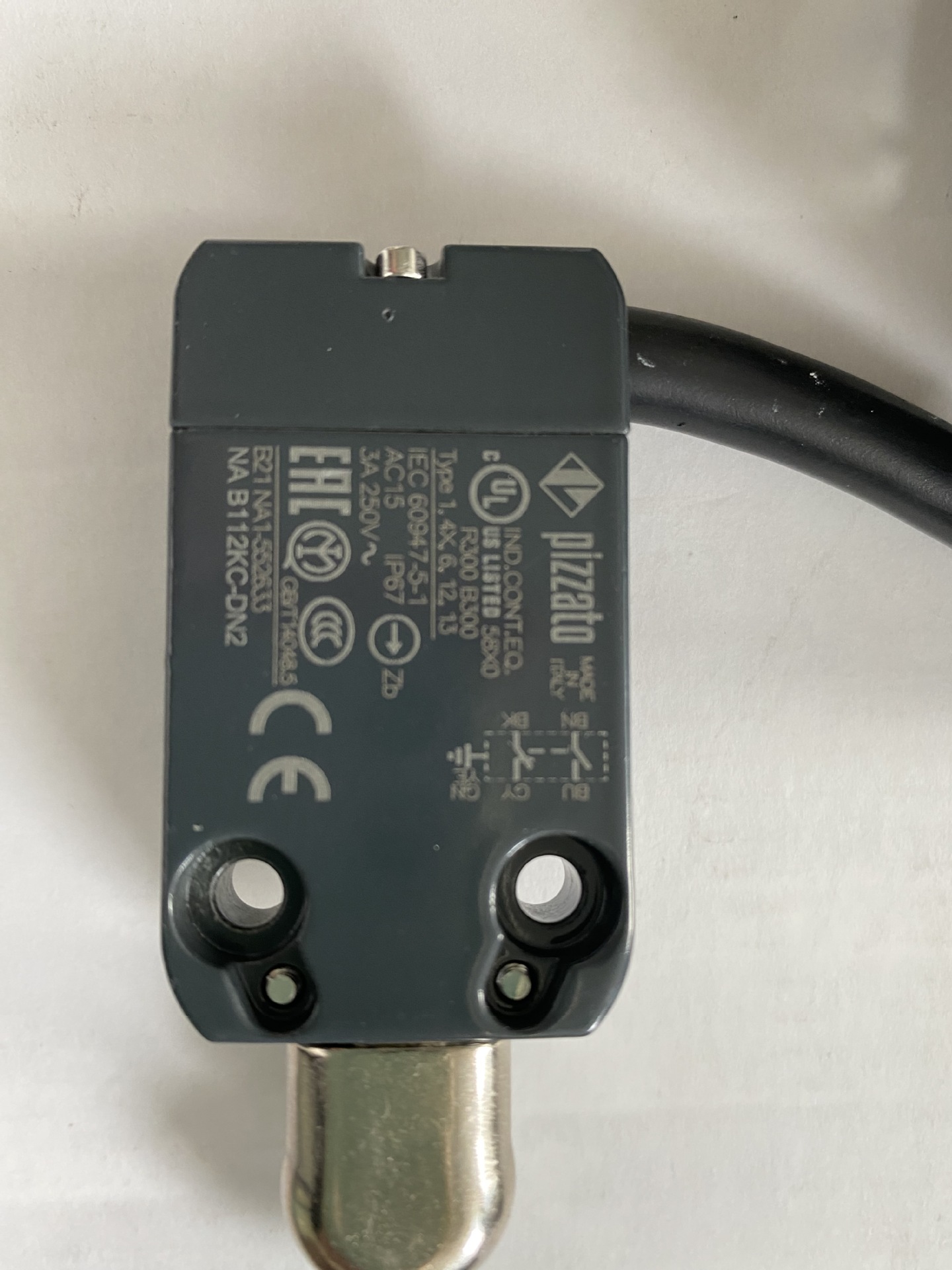 Pizzato意大利品牌Pizzato限位开关 NA B11 2KC-DN2 开票另加税点