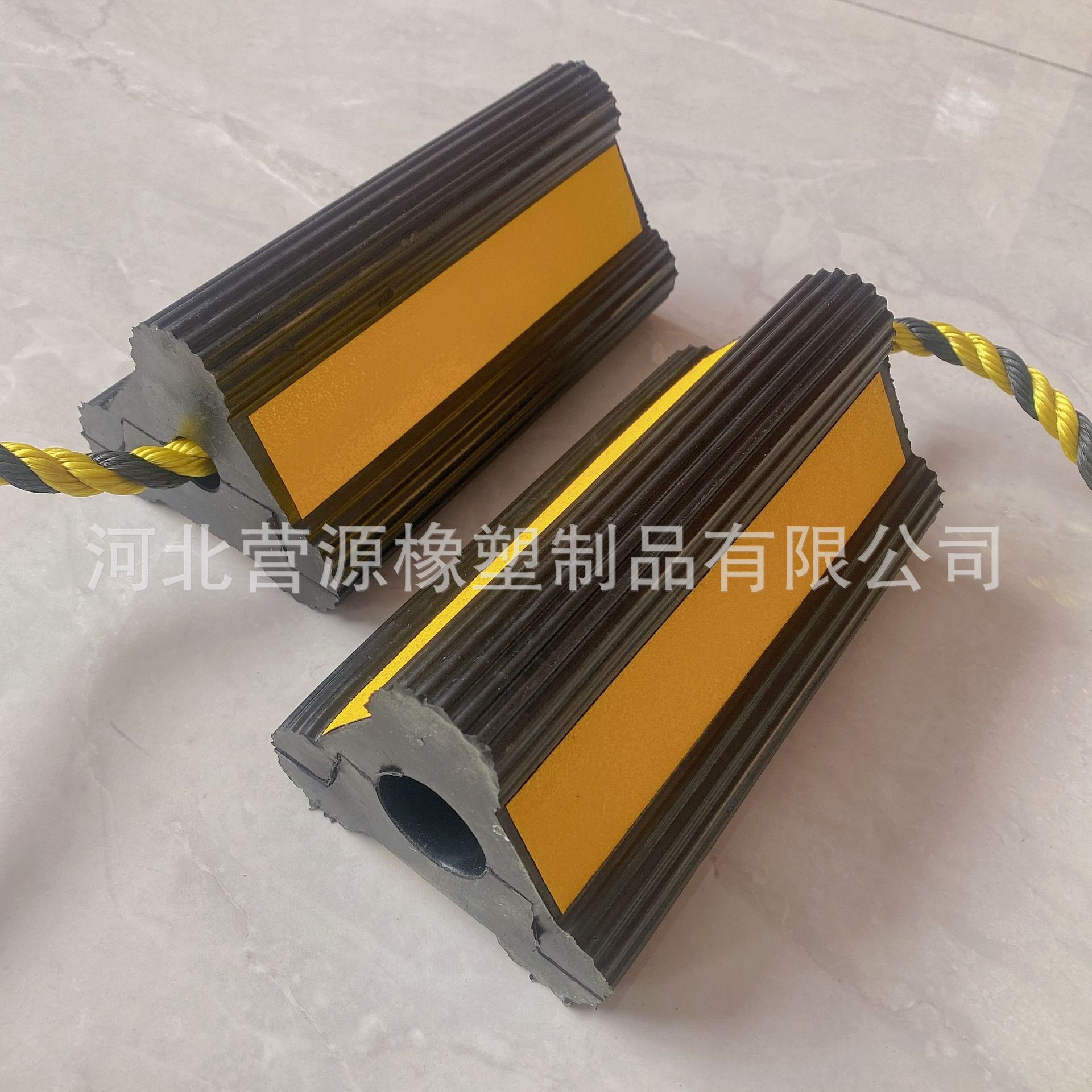 厂家直供橡胶飞机轮档 减速防滑挡板 汽车斜坡固定车位倒车止退器