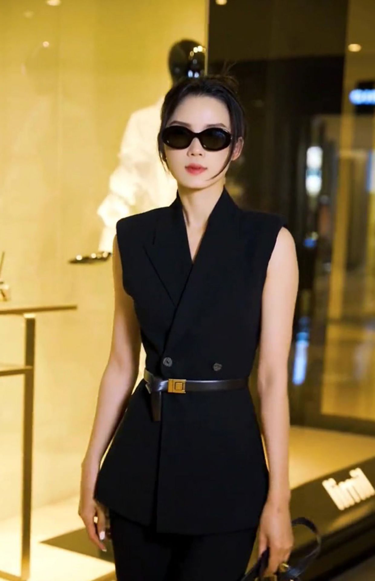 Áo vest nữ công sở dáng dài tay ngắn mùa hè — Màu đen chi tiết 1