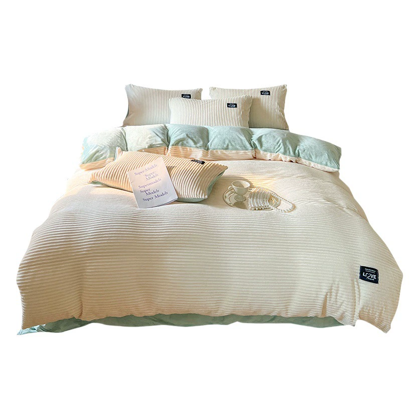 Класс молочного волшебного бархата из четырех частей зимой теплый и утолщенный двухсторонний однотонный чехол из кораллового бархата из трех частей