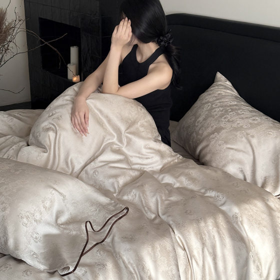 Lady-level petty 60 Tencel four-piece set summer cool skin-friendly jacquard quilt cover cool bed sheets enjoy silky
