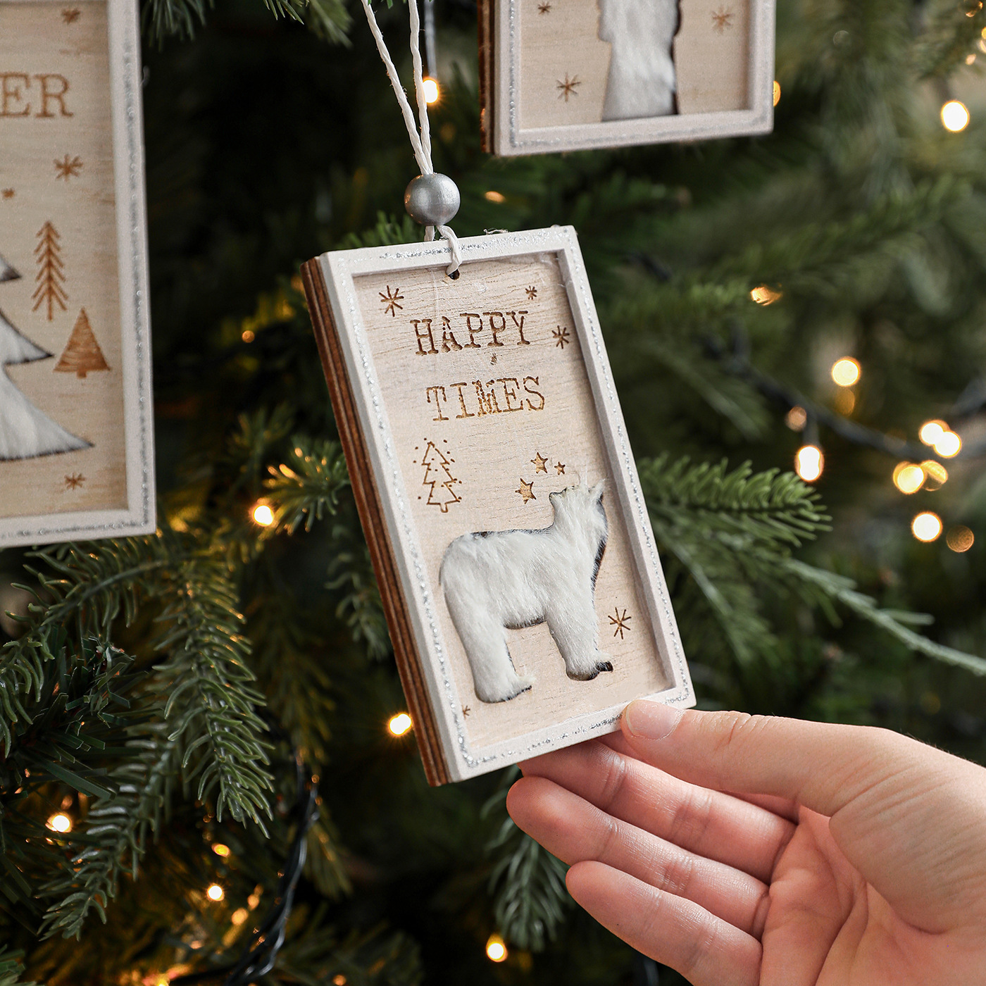 Nuevos colgantes de madera de madera hueco de peluche cuadrado impresión decoración de árbol de Navidad colgantes diseño de escena de alce