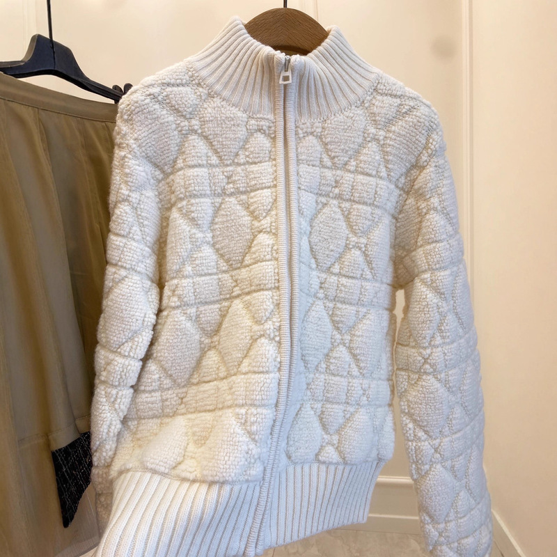 In-Stock D Brand 2025 Autumn and Winter Off-White Lamb Wool Stand Collar Zip-Up Cardigan Quilted Textured Short Jacket for Women