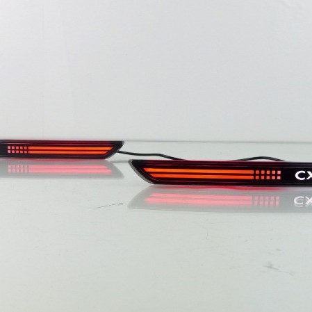 Aplicable a 23 años Mazda cx-50 parachoques trasero luz de freno luz de advertencia luz trasera