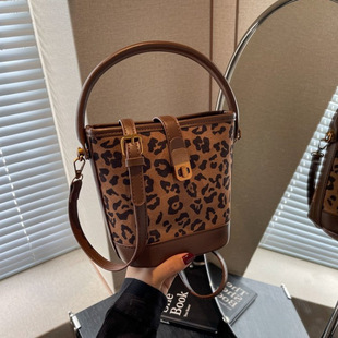 �ߙn��Ʒ���ư���Ů2021�¿�r�Џ͹��ϻ��μ��������б��ˮͰ��