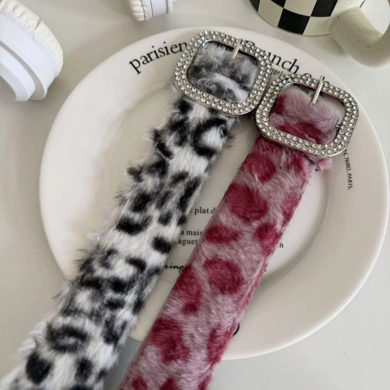 Fuchsia belt, jeans, high-quality style, 2 carat