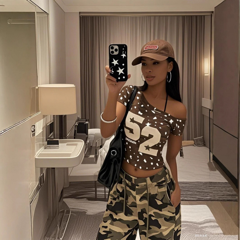 アメリカンレトロホットガール迷彩ショートTシャツレディーススイートスパイシーカジュアルスリムフィット斜めショルダートップ