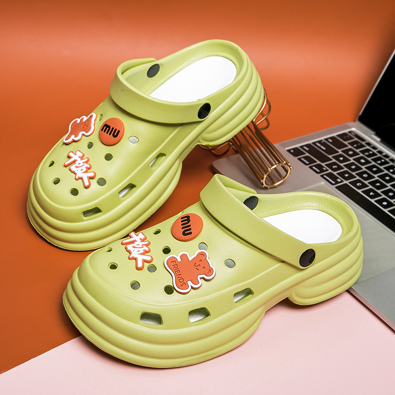 2026 New Model Clogs with a Stepping-On-Clouds Feel for Men, Trendy Summer Outdoor Wear, Stylish Non-Slip Thick-Soled Closed-Toe Beach Shoes