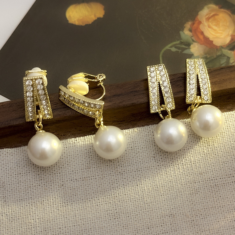 Pinzas para las orejas de perlas de diamantes de estilo coreano, sin orejas perforadas, sin dolor, pendientes de nicho de alta gama, lujo ligero, joyería para las orejas de moda simple, mujer