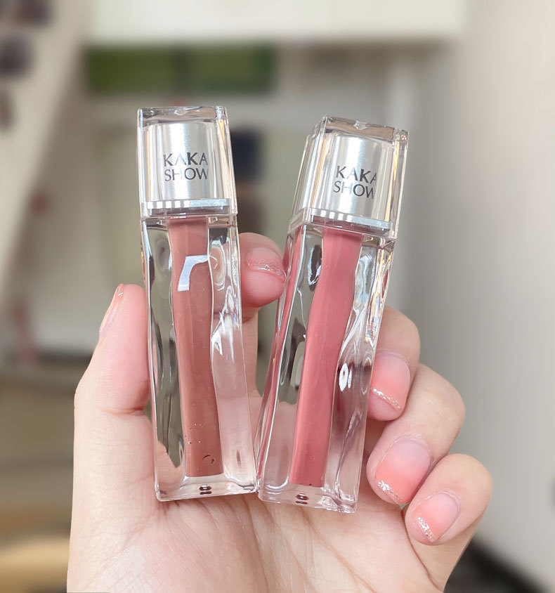 kakashow Transparent Water Mirror Lip Gloss is a clear and moisturizing matte lip gloss for students at an affordable price undefined