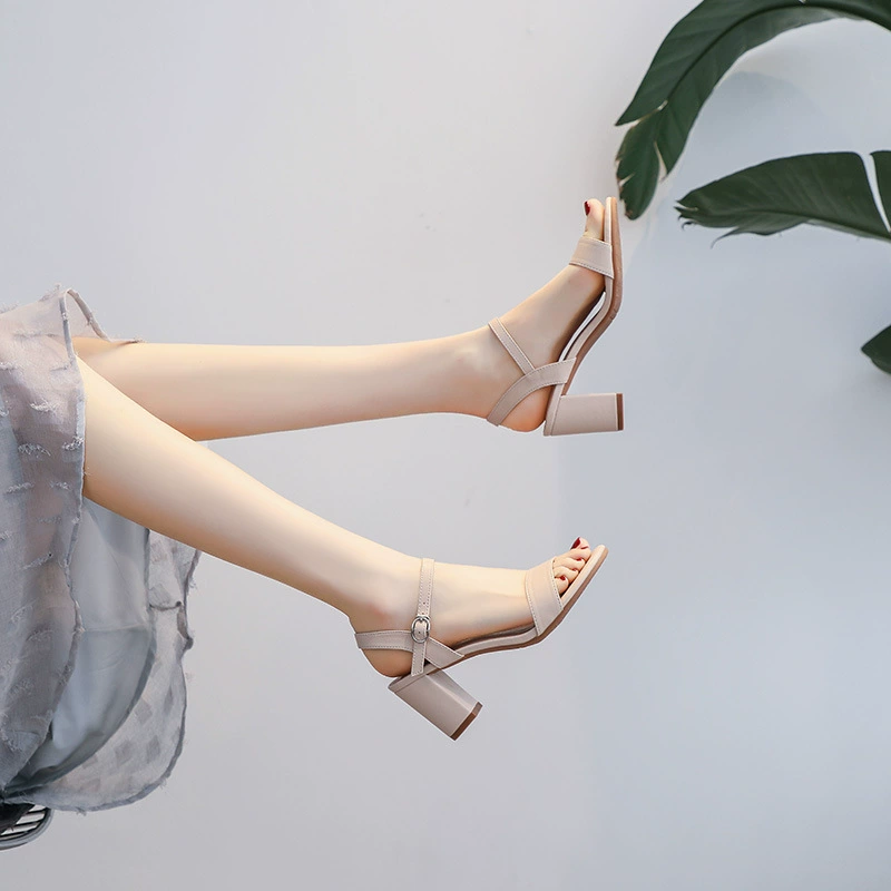 Universal summer sandals with a strap, Korean style