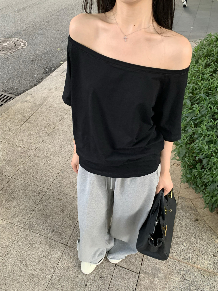 2025 新しい夏のホットガール斜め肩半袖ルーズ Tシャツ女性のカジュアル不規則な無地多用途学生トップ