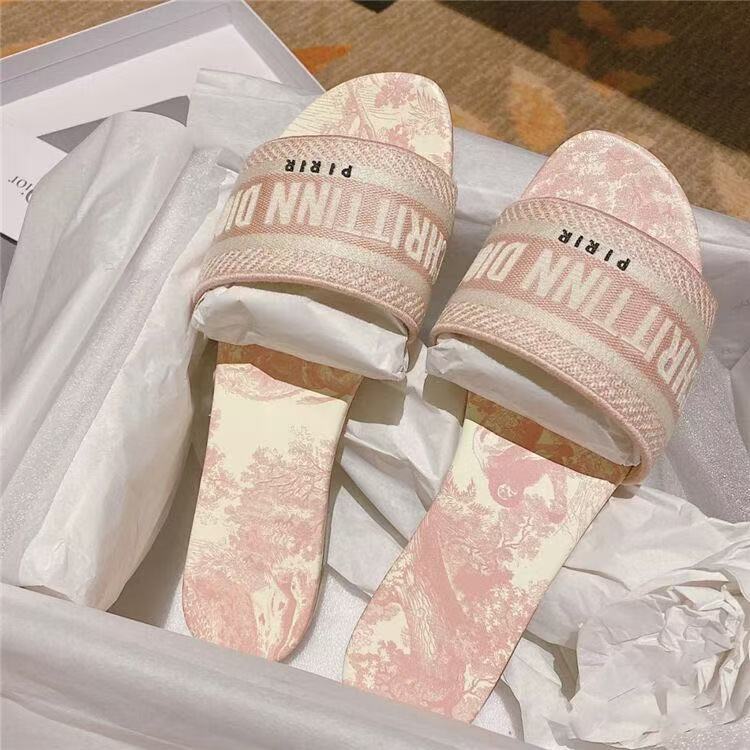 2025 primavera y verano nuevas zapatillas para mujeres con zapatillas de cuero plana en la moda d letras bordadas zapatillas frías