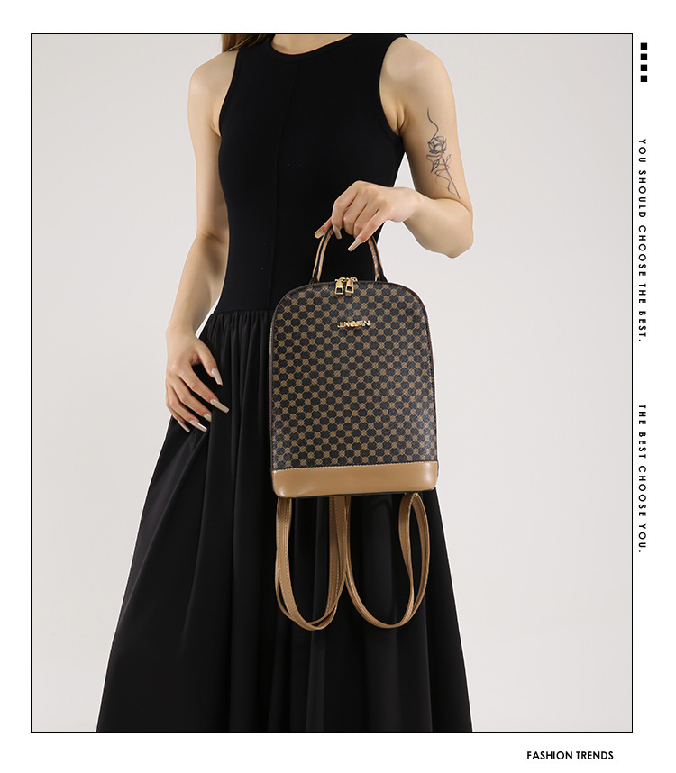 A stylish and trendy casual backpack for the 2024 autumn and winter season, featuring a large-capacity single-shoulder women's retro commuting crossbody bag details Picture