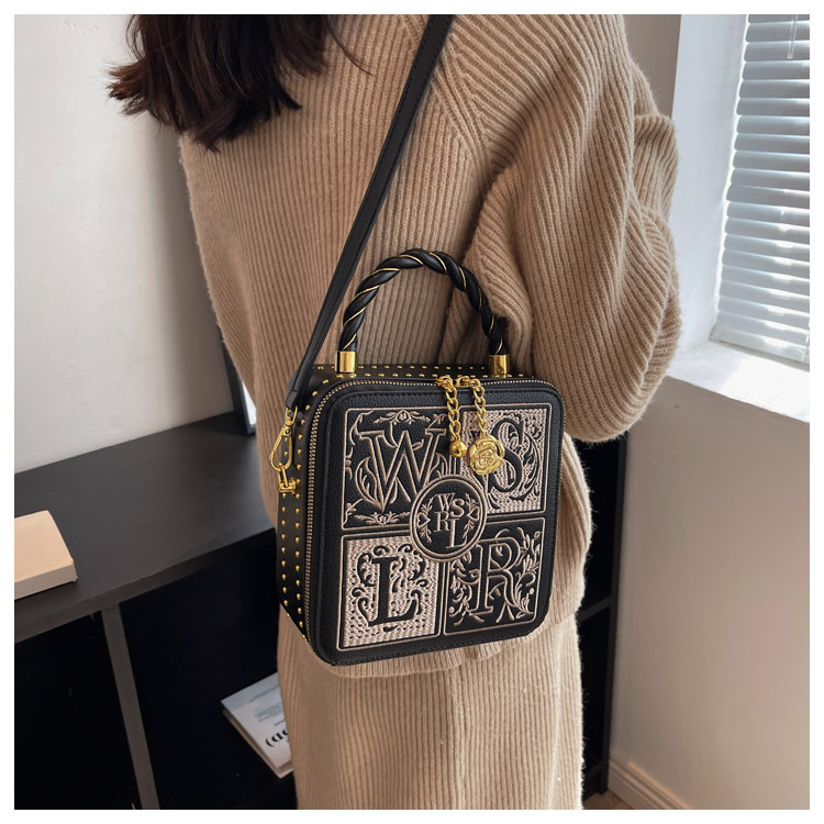 A New High-end Hand-held Embroidered Small Square Bag with A Niche Design. The Texture is Stylish and One Shoulder Diagonal Cross Box Bag_voghion.com