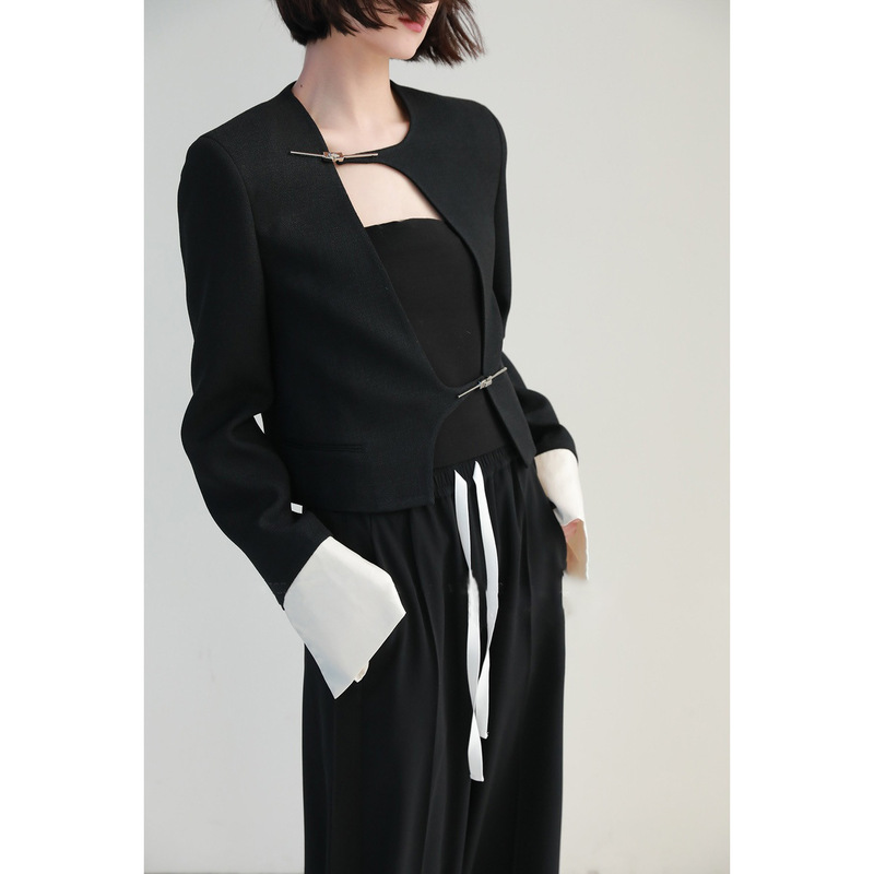 in stock Chanel Style Metal Buckle Color Block Cuffs Backless Hollow Loose Small Suit Design Suit Short Jacket in stock Chanel Style Metal Buckle Color Block Cuffs Backless Hollow Loose Small Suit Design Suit Short Jacket