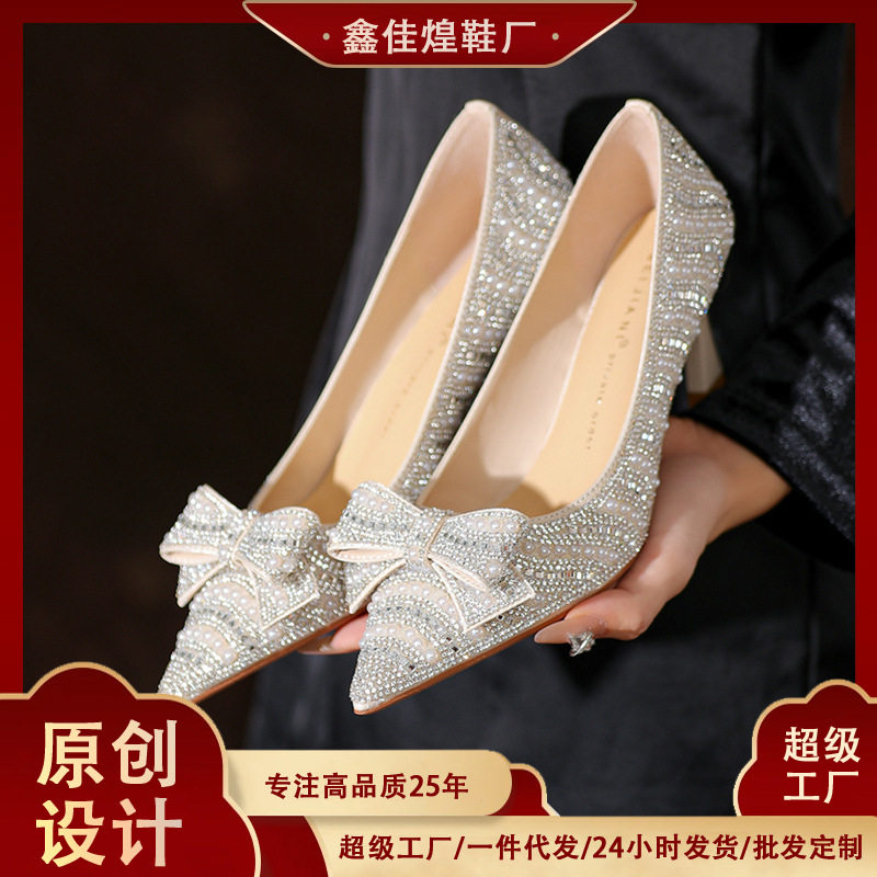 Giày cao gót nữ mũi nhọn gót thanh mảnh đính đá nơ bướm, giày cưới cô dâu gót 6–8 cm — Màu mơ