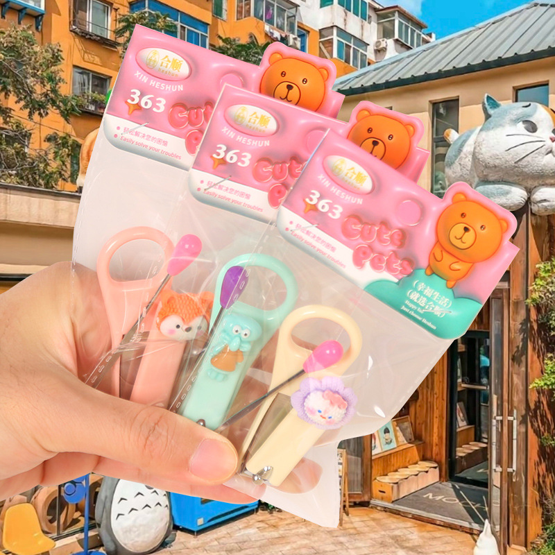Nail clippers ear spoon suit nail clippers manicure cartoon nail clippers ear spoon two dollar store goods wholesale supply