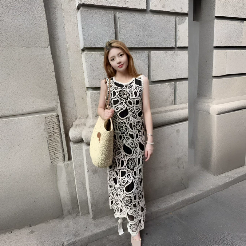Летнее новое стильное платье для женщин: простое повседневное платье с ажурной вышивкой, миди-юбка для отдыха, утягивающее, без рукавов, элегантное платье для женщин.