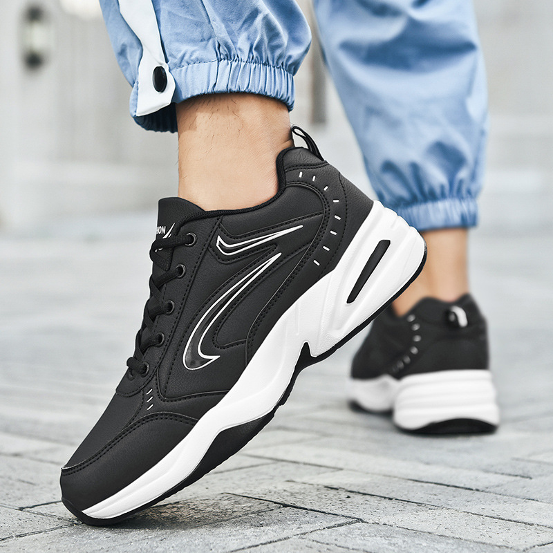 2025秋冬款大码男鞋皮面防水运动鞋休闲跑步鞋中年男士黑色棉鞋