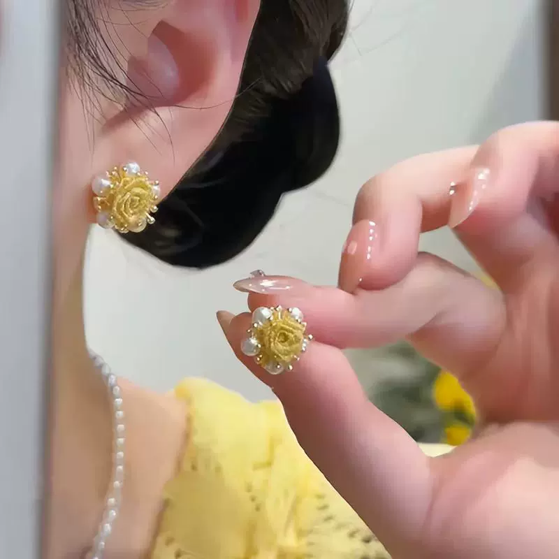 温柔法式独特气质黄色玫瑰花珍珠耳钉小巧精致设计简约百搭耳饰女