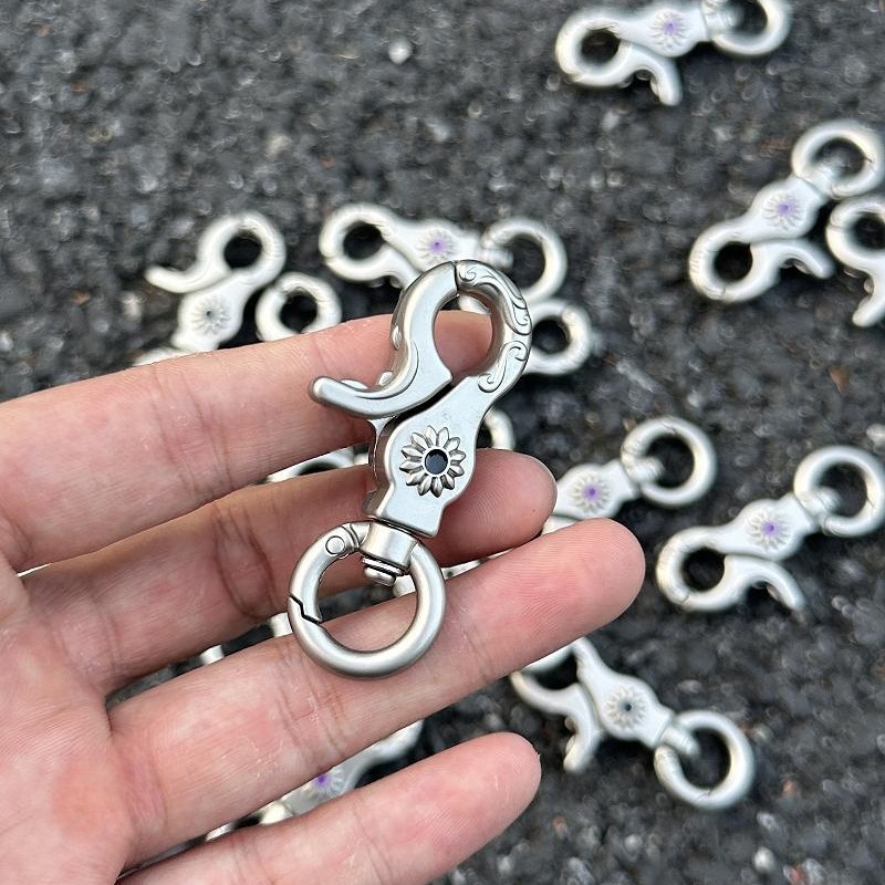 クロスボーダーハイエンドマットレリーフデイジーカーキーホルダーアクセサリー亜鉛合金彫刻ウエストバックルハードウェア卸売|undefined