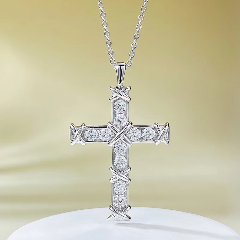 Elegant X-shaped Interlocking Diamond Collarbone Necklace_voghion.com