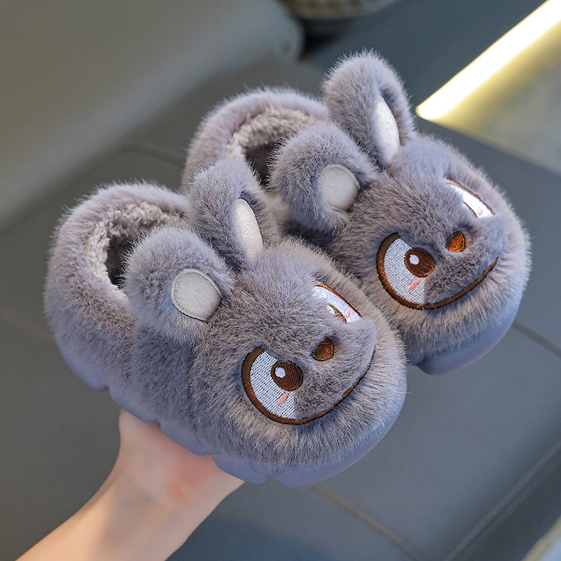 Bolsos de invierno para niños, zapatos de algodón para niños y niñas, calentamiento y pelusa, fondo grueso, lindos zapatillas de algodón para niños pequeños y medianos en el hogar.