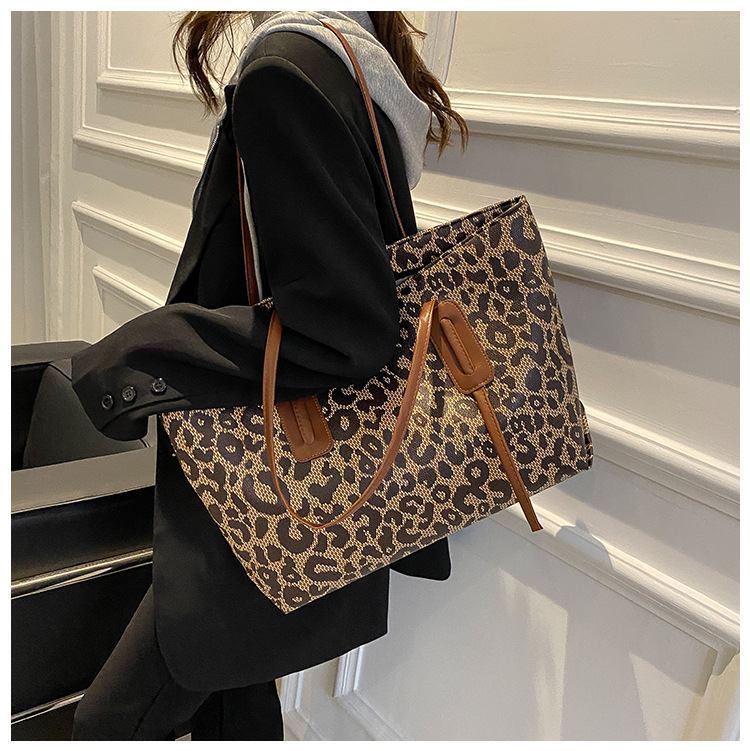 Women's Large Pu Leather Leopard Vintage Style Zipper Tote Bag display picture 20