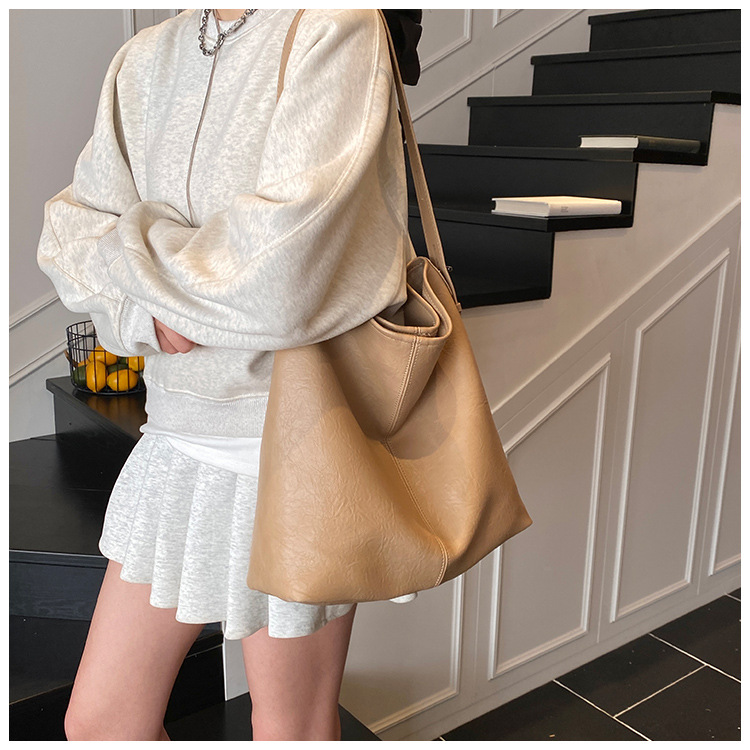 Korean style, retro, large-capacity tote bag for women, new summer 2025, versatile, fashionable, simple and solid color crossbody bag undefined