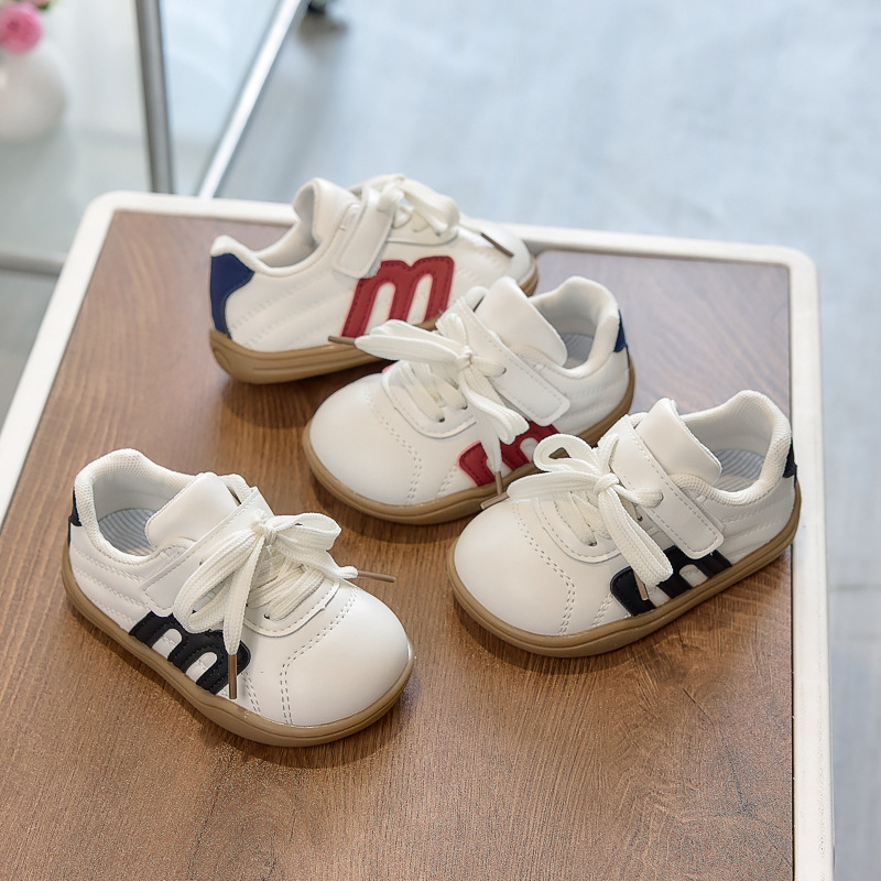Zapatos deportivos para niños 2026 primavera nuevos zapatos de entrenamiento para niñas con suela suave, zapatos casuales para niños, zapatos para bebés pequeños zapatos blancos